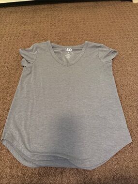 SO Women's V-Neck Short Sleeve Tee in Gray